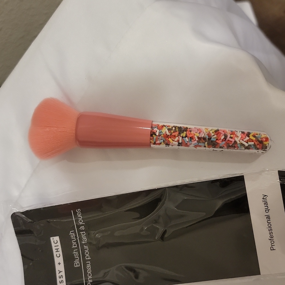 Blush Brush - Picture 2 of 5